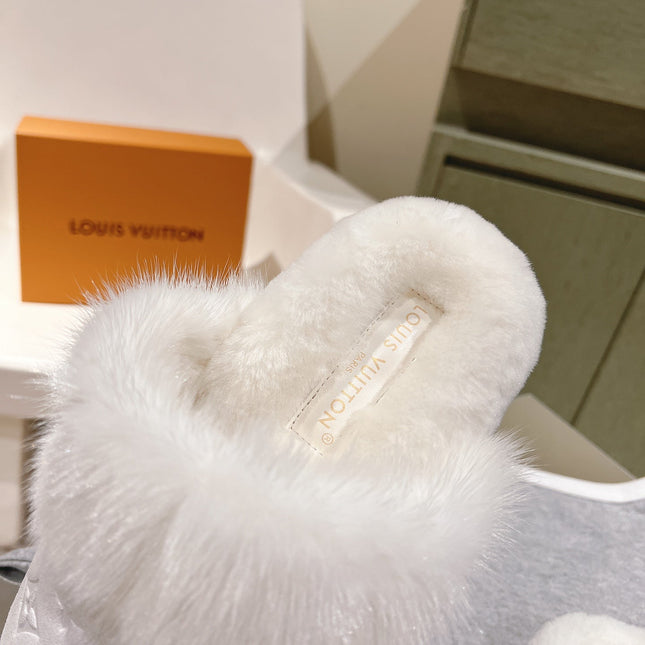 COSY FLAT COMFORT CLOG IN WHITE MONOGRAM LAMB WOOL AND MINK FUR
