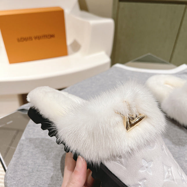 COSY FLAT COMFORT CLOG IN WHITE MONOGRAM LAMB WOOL AND MINK FUR