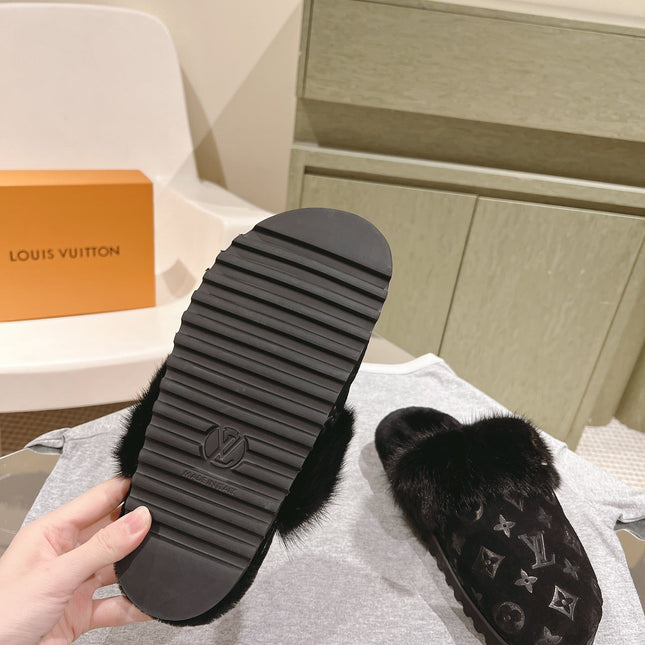 COSY FLAT COMFORT CLOG IN BLACK MONOGRAM LAMB WOOL AND MINK FUR