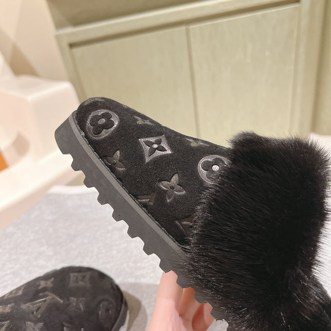 COSY FLAT COMFORT CLOG IN BLACK MONOGRAM LAMB WOOL AND MINK FUR