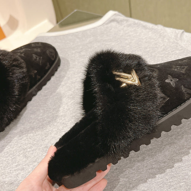 COSY FLAT COMFORT CLOG IN BLACK MONOGRAM LAMB WOOL AND MINK FUR
