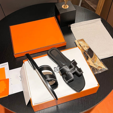 0RAN SANDAL Calfskin Black