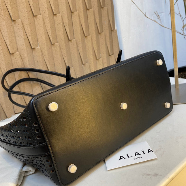 NEO MINA 32 BAG IN BLACK VIENNE CALFSKIN