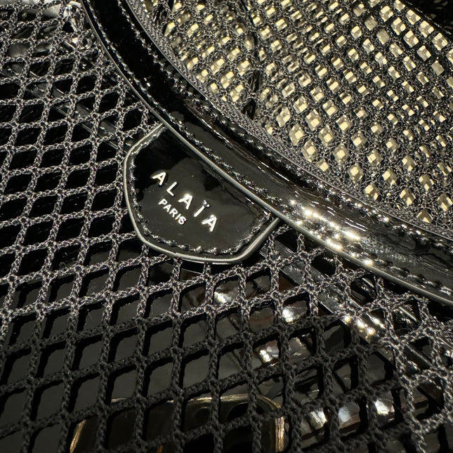 ONE PIECE MEDIUM BAG 43 IN BLACK FISHNET