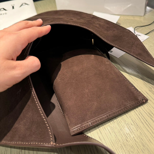 MEDIUM HOBO BAG 39 IN CHOCOLATE SUEDE