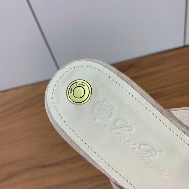 FLAT SLIPPERS IN LIGHT PINK SUDUE