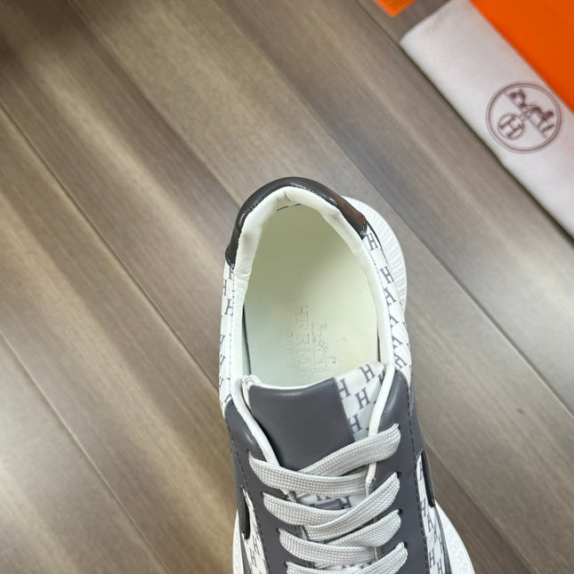 HM PRINTED SNEAKER WHITE AND GRAY TOTEM FABRIC