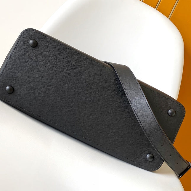 CAPUCINES 38 IN BLACK TAURILLON BLACK HARDWARE