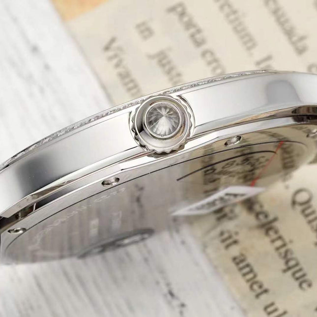 RONDE MUST DE CARTIER WATCH SILVER CASE AND CHERRY RED DIAL WITH CRYSTALS