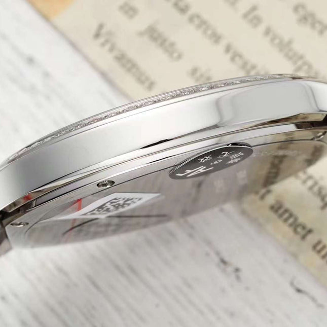 RONDE MUST DE CARTIER WATCH SILVER CASE AND CHERRY RED DIAL WITH CRYSTALS
