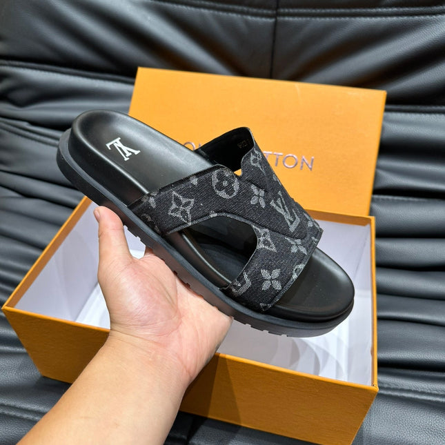 LV OASIS MULE IN BLACK MONOGRAM JACQUARD