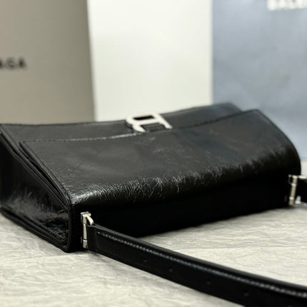 CRUSH SHOULDER BAG 25 IN BLACK CRUSHED CALFSKIN LEATHER STRAP SILVER HARDWARE