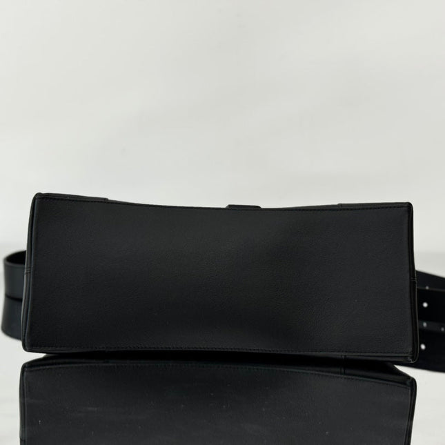 DOWNTOWN M CROSSBODY BAG 32 IN BLACK SOFT LAMBSKIN