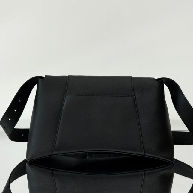 DOWNTOWN M CROSSBODY BAG 32 IN BLACK SOFT LAMBSKIN