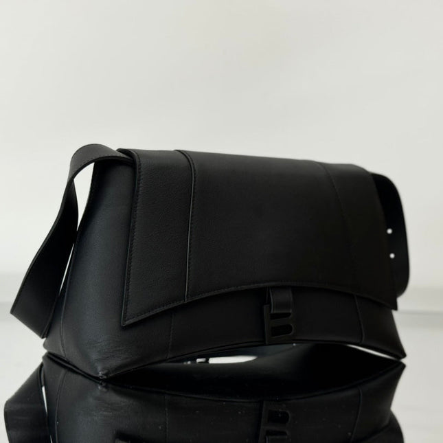 DOWNTOWN M CROSSBODY BAG 32 IN BLACK SOFT LAMBSKIN