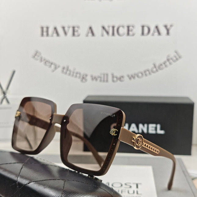 SQUARE SUNGLASSES 59909 IN BLACK TR FRAME WITH RESIN LENSES
