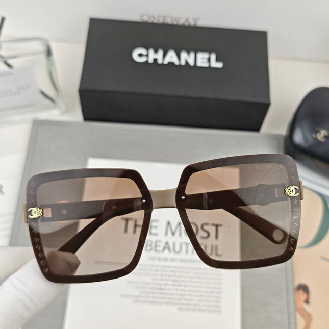 SQUARE SUNGLASSES 59909 IN BLACK TR FRAME WITH RESIN LENSES