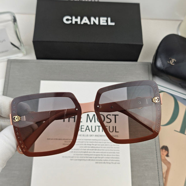 SQUARE SUNGLASSES 59909 IN BLACK TR FRAME WITH RESIN LENSES