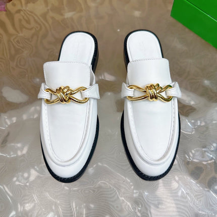 OPEN-BACK LOAFER REALISED IN WHITE SOFT CALFSKIN WITH SIGNATURE METALLIC KNOT DETAIL