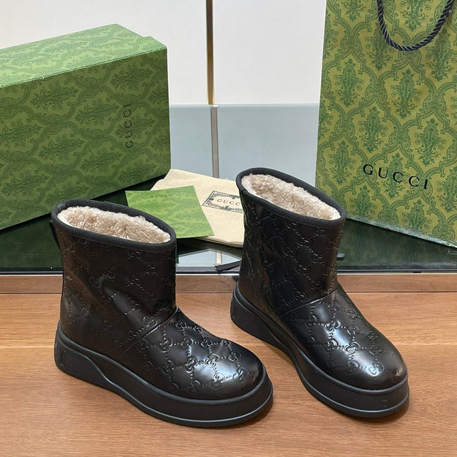 GG UGG BOOTS IN BLACK EMBOSSED DEERSKIN AND BEIGE WOOL LINING