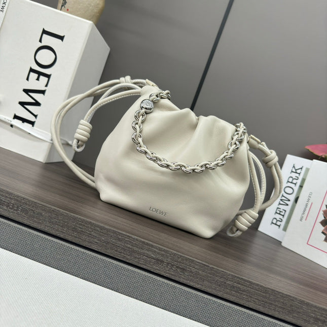 LOE 23 FLAMENCO PURSE BUCKET IN WHITE LAMBSKIN