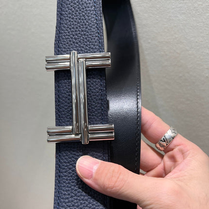 HM TRAVERSE BELT BUCKLE & REVERSIBLE NAVY BLUE LEATHER STRAP 38 MM SILVER HARDWARE