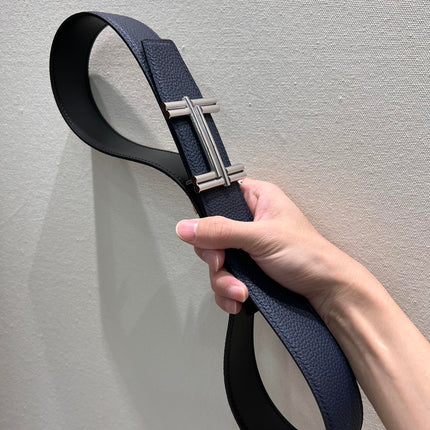 HM TRAVERSE BELT BUCKLE & REVERSIBLE NAVY BLUE LEATHER STRAP 38 MM SILVER HARDWARE