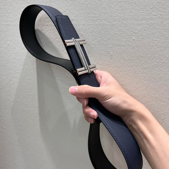 HM TRAVERSE BELT BUCKLE & REVERSIBLE NAVY BLUE LEATHER STRAP 38 MM SILVER HARDWARE