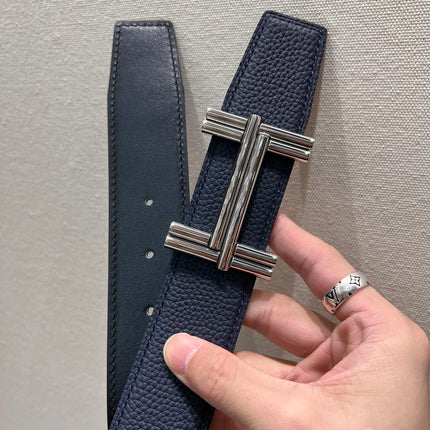 HM TRAVERSE BELT BUCKLE & REVERSIBLE NAVY BLUE LEATHER STRAP 38 MM SILVER HARDWARE