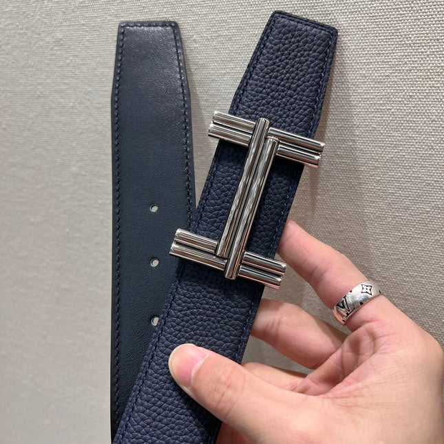 HM TRAVERSE BELT BUCKLE & REVERSIBLE NAVY BLUE LEATHER STRAP 38 MM SILVER HARDWARE