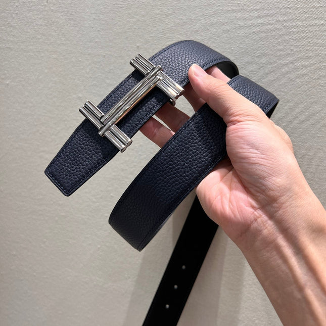 HM TRAVERSE BELT BUCKLE & REVERSIBLE NAVY BLUE LEATHER STRAP 38 MM SILVER HARDWARE