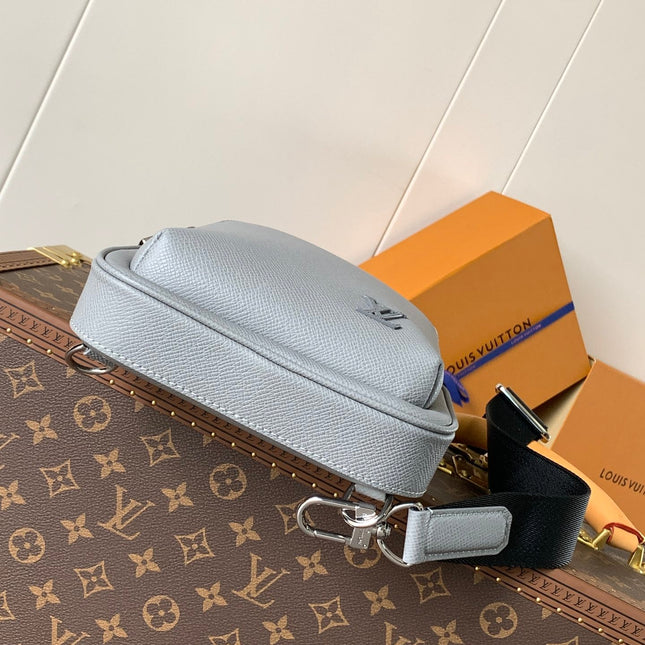 AVENUE SLINGBAG 31 IN GREY TAIGA LEATHER
