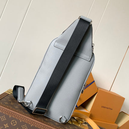 AVENUE SLINGBAG 31 IN GREY TAIGA LEATHER
