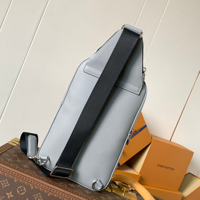 AVENUE SLINGBAG 31 IN GREY TAIGA LEATHER