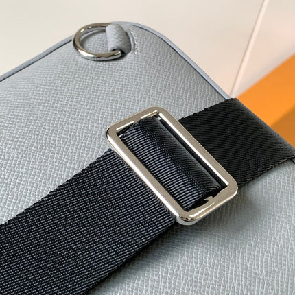 AVENUE SLINGBAG 31 IN GREY TAIGA LEATHER