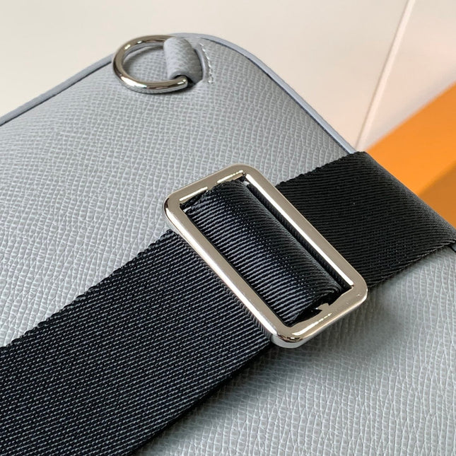 AVENUE SLINGBAG 31 IN GREY TAIGA LEATHER