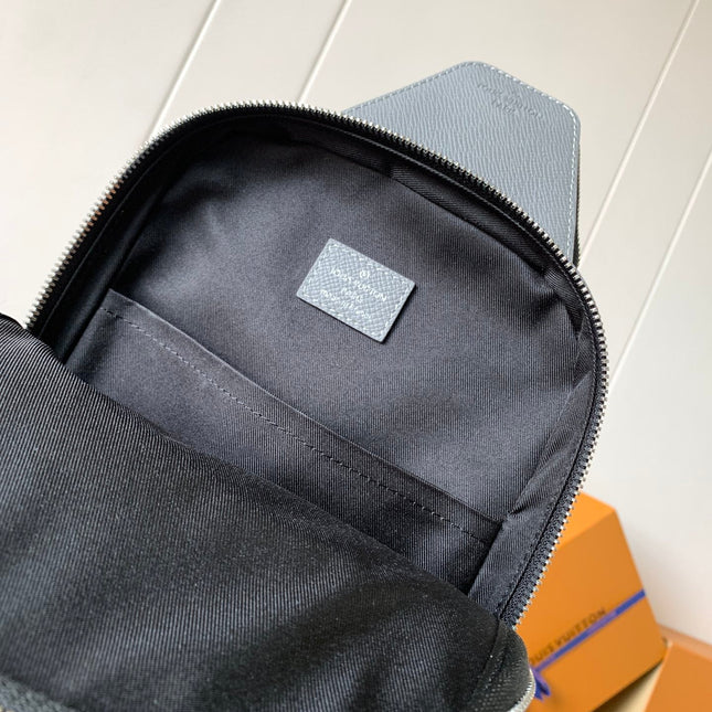 AVENUE SLINGBAG 31 IN GREY TAIGA LEATHER