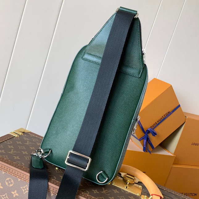 AVENUE SLINGBAG 31 IN DARK GREEN TAIGA LEATHER