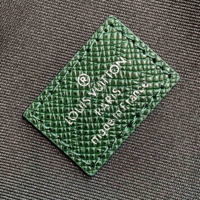AVENUE SLINGBAG 31 IN DARK GREEN TAIGA LEATHER