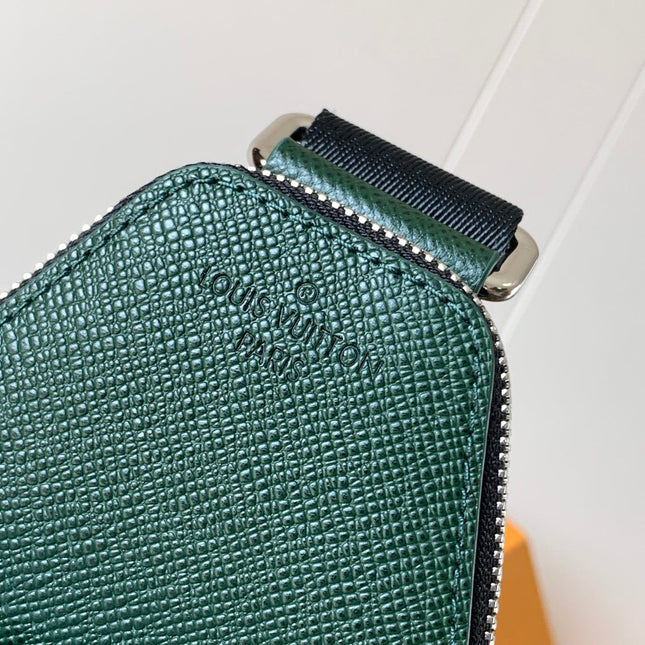 AVENUE SLINGBAG 31 IN DARK GREEN TAIGA LEATHER