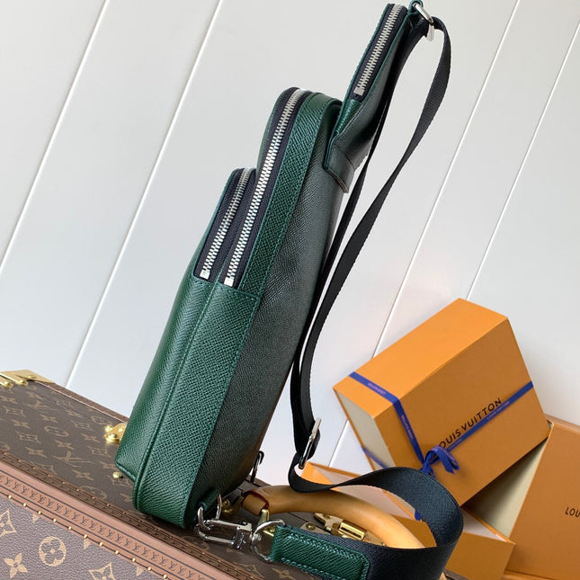 AVENUE SLINGBAG 31 IN DARK GREEN TAIGA LEATHER