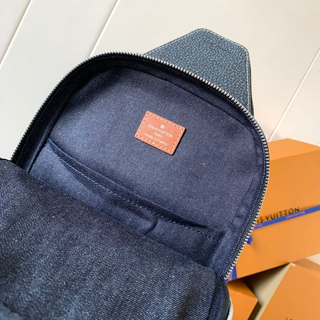AVENUE SLINGBAG 31 IN BLACK MONOGRAM CANVAS WITH BROWN LOGO