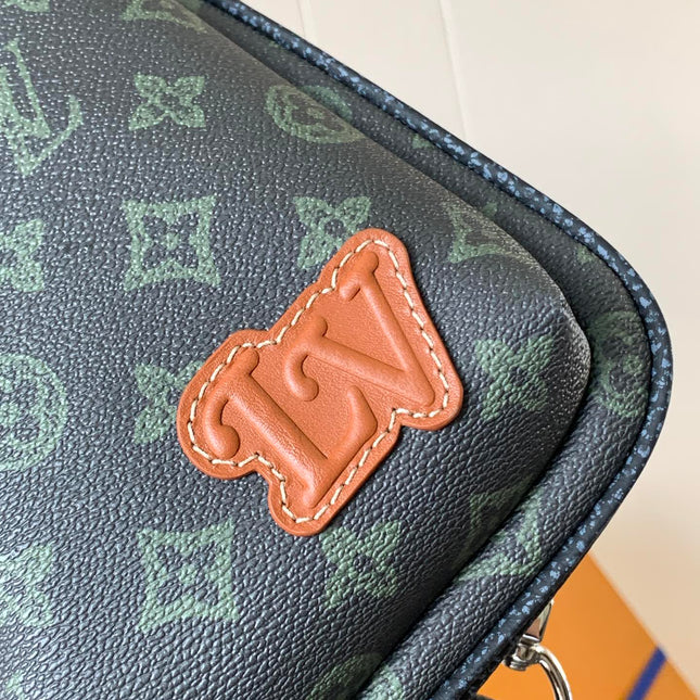 AVENUE SLINGBAG 31 IN BLACK MONOGRAM CANVAS WITH BROWN LOGO