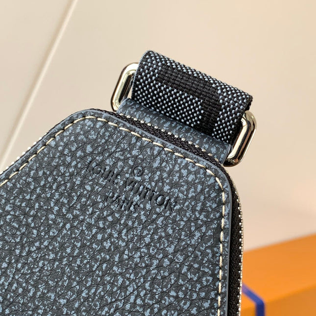 AVENUE SLINGBAG 31 IN BLACK MONOGRAM CANVAS WITH BROWN LOGO