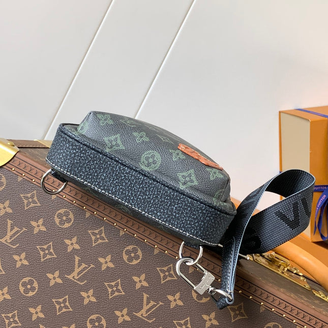 AVENUE SLINGBAG 31 IN BLACK MONOGRAM CANVAS WITH BROWN LOGO