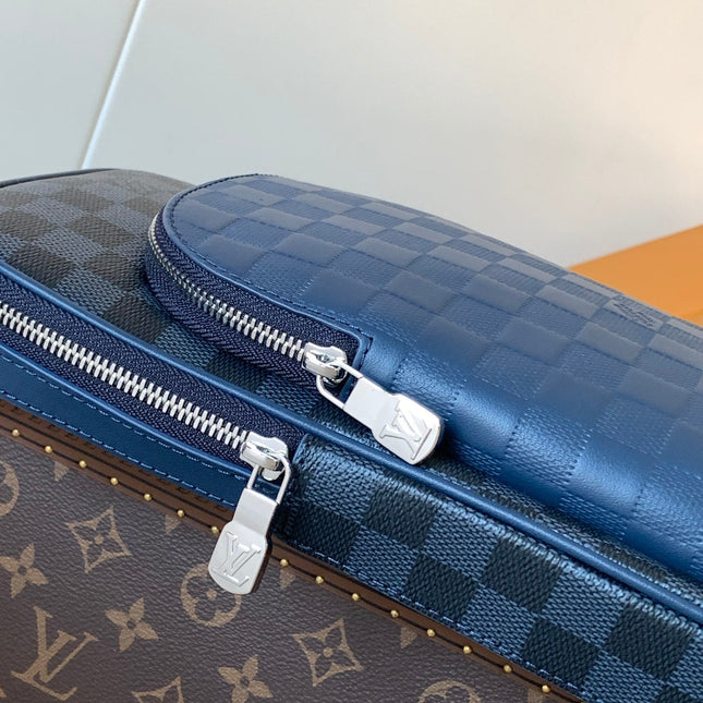 AVENUE SLINGBAG 31 IN NAVY BLUE TAIGA LEATHER WITH WHITE LOGO PRINTED