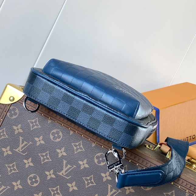 AVENUE SLINGBAG 31 IN NAVY BLUE TAIGA LEATHER WITH WHITE LOGO PRINTED