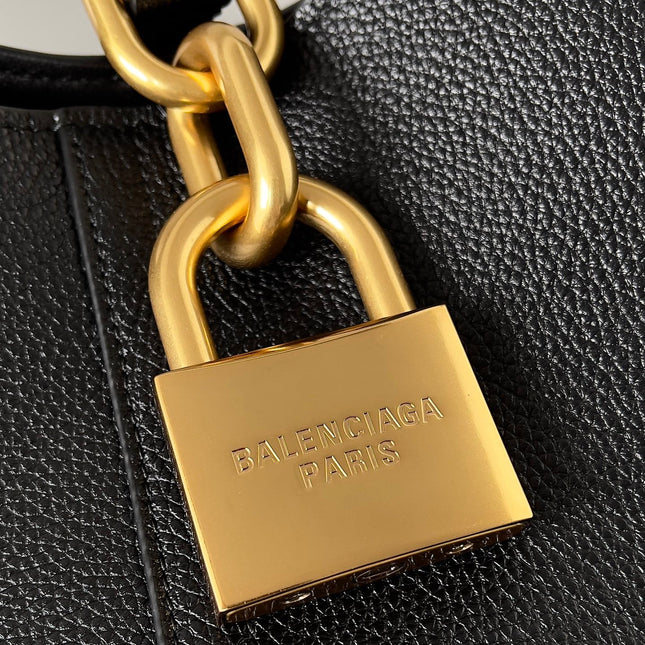 GOLD LOCKER SHOULDER BAG 62 IN BLACK CALFSKIN
