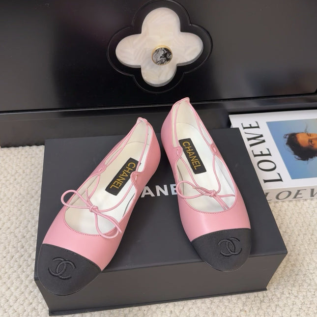 FLAT MARY JANE PUMPS IN BABY PINK LAMBSKIN MIX BLACK FABRIC