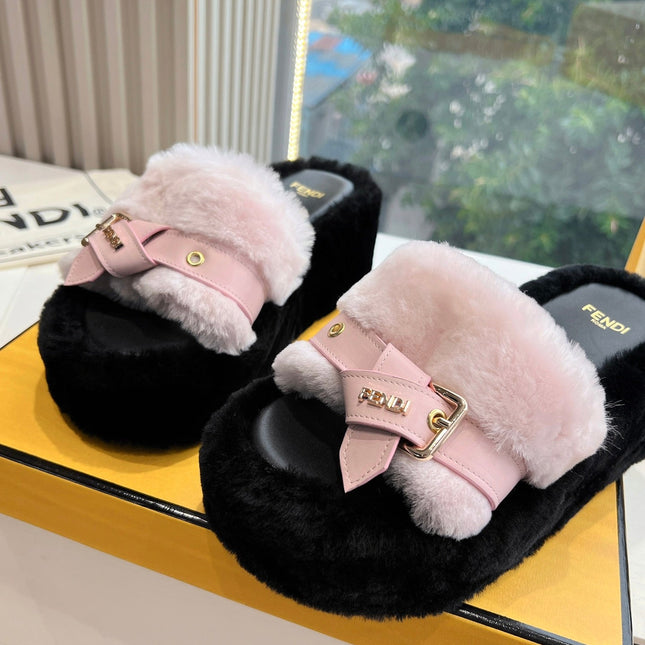 THICK-SOLDED SLIPPER IN BABY PINK MIX BLACK LAMB FUR